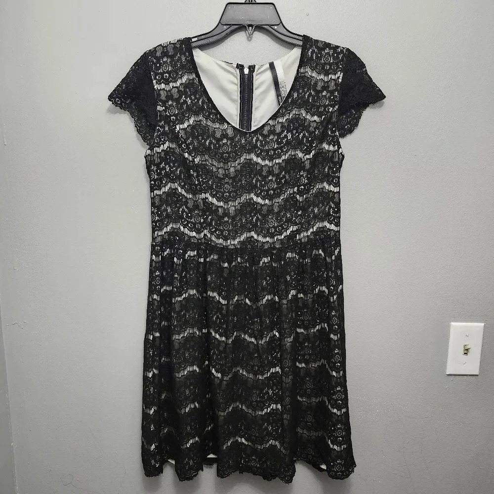 Kensie women's mini lace dress size M black